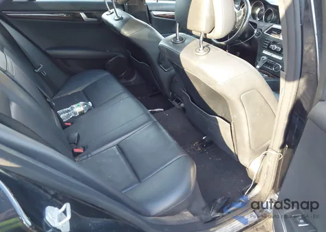 2013 Mercedes-Benz C 300 Sport 4Matic из США, поврежденный, VIN WDDGF8AB1DA835798